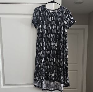 LuLaRoe Carly Tunic Dress In Black and White Feather Design Size XS